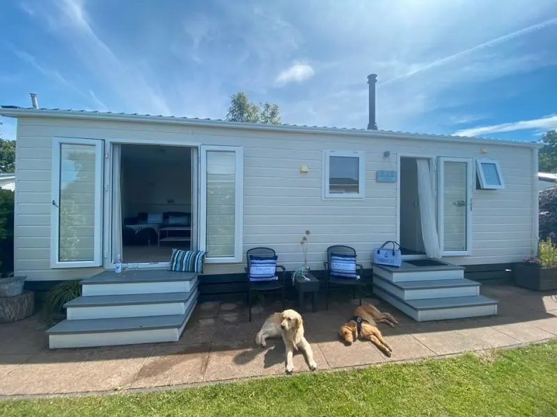 Ferienhaus mit Garten, Grill und Terrasse