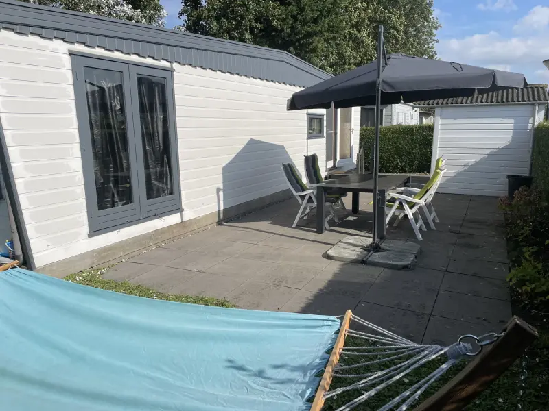 Chalet mit Hund in Nieuwvliet, Holland Nordsee, Holland