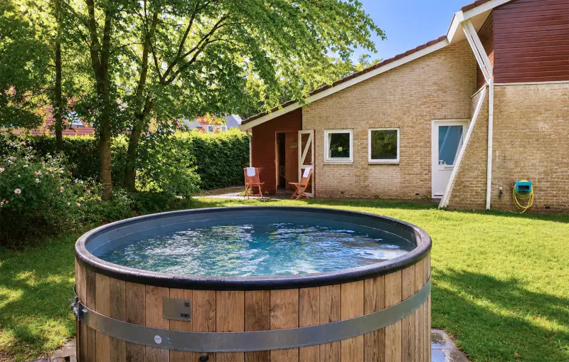 Schönes Ferienhaus mit Pool, Whirlpool und Sauna | Wasserblick | Hunde erlaubt