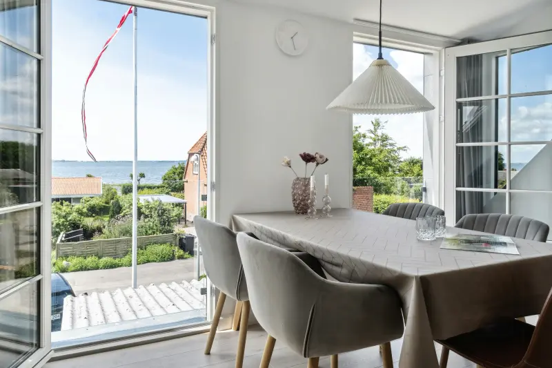 Nyd Møn fra historisk hus