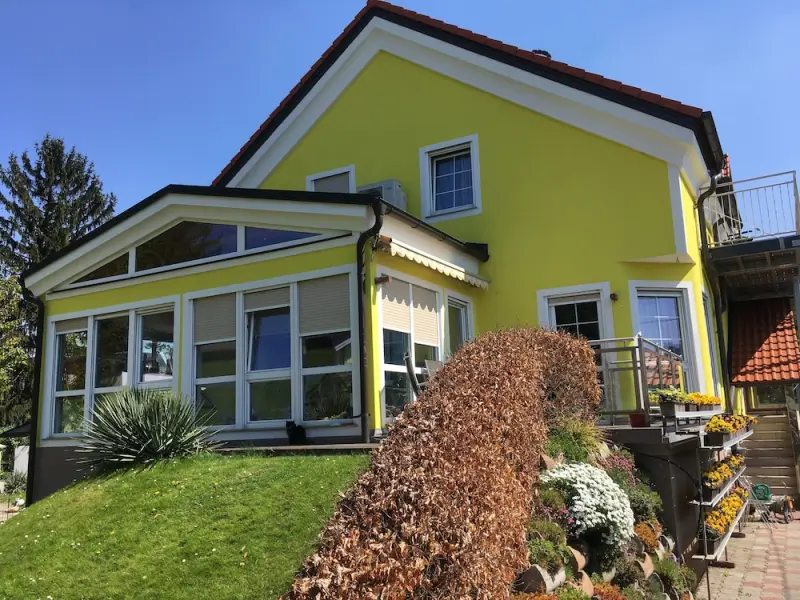 Rental apartment with yard & patio | Garden view | Close to the beach