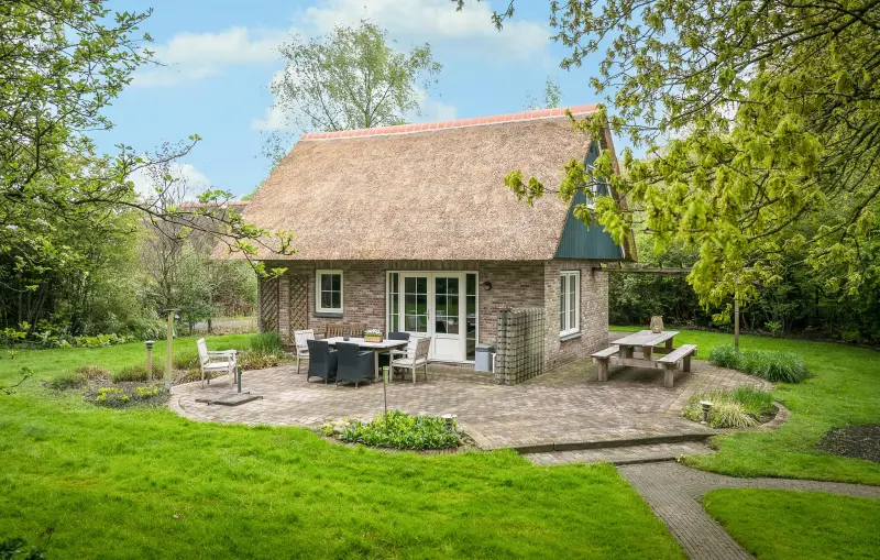 Voll ausgestattetes Ferienhaus mit Terrasse, Pool und Garten | Haustiere erlaubt
