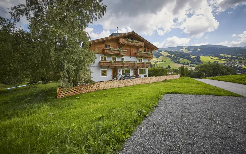 mit Hund in Saalbach Hinterglemm für max. Personen mit Hund in Saalbach Hinterglemm für max. Personen