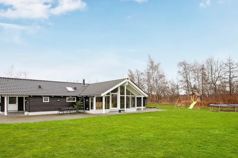     
Ferienhaus ∙ 12 Gäste ∙ 4 Schlafzimmer
