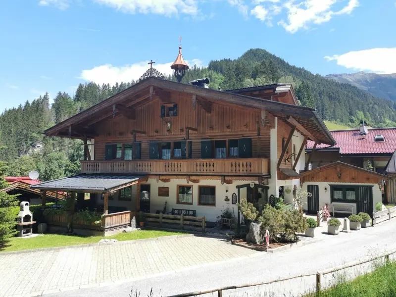 Ferienhaus mit Hund in Mayrhofen für max. 16 Personen Ferienhaus mit Hund in Mayrhofen für max. 16 Personen