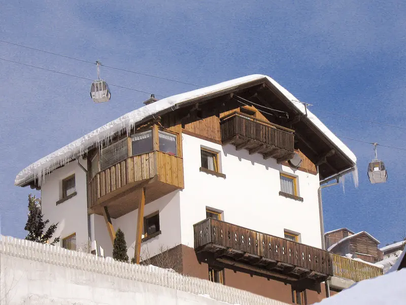     
Ferienhaus ∙ 15 Gäste ∙ 6 Schlafzimmer
