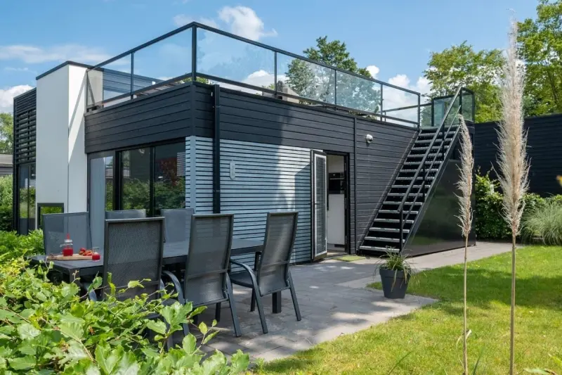 Lifestyle Cube mit Dachterrasse. Meerblick und Strand