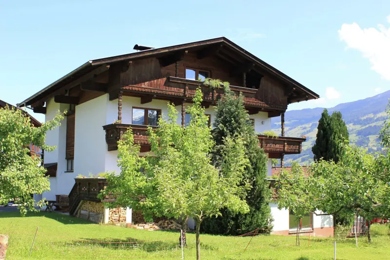 Ferienwohnung mit Hund in Fügen, Zillertal fuer max. 15 Personen