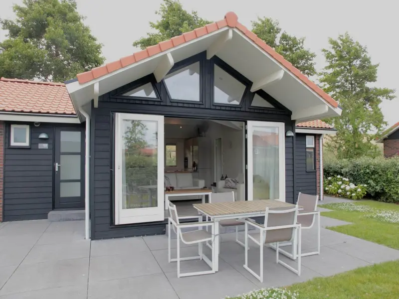     
Ferienhaus ∙ 4 Gäste ∙ 2 Schlafzimmer
