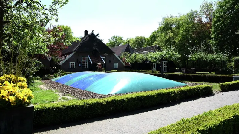 Wohnung mit Pool, Garten und Terrasse
