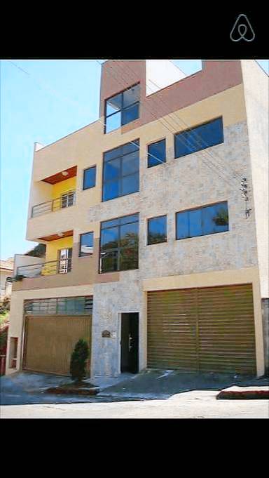     
    Apartamento
        ∙ 4 hóspedes
        ∙ 3 quartos
