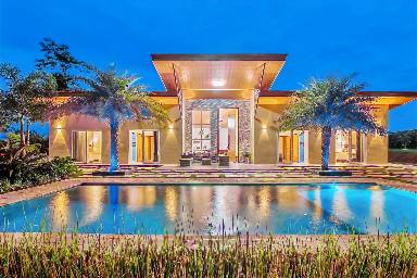 240 m² House