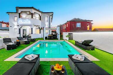 120 m² Apartment