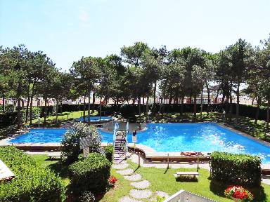 Monolocale con piscina e giardino