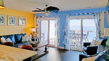 176 m² Condo