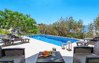 Kinderfreundliche Villa mit privatem Pool, Grill und Garten | Wasserblick | Neben dem Strand | Hunde erlaubt