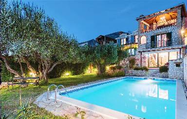 196 m² House
