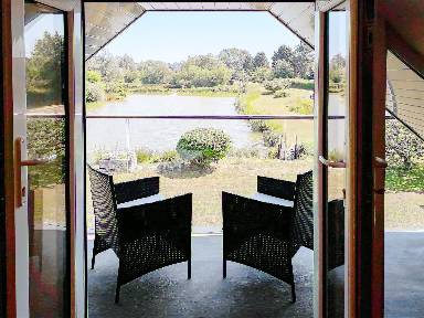 Cottage | Water view