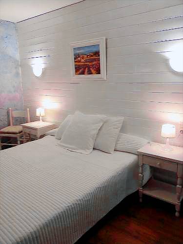 Bed and breakfast  Mornas