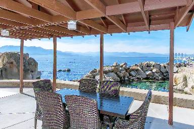 409 m² House