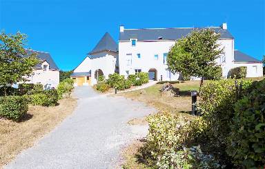 Ferienpark mit Terrasse, Sauna & Pool in in Le Tronchet, Bretagne