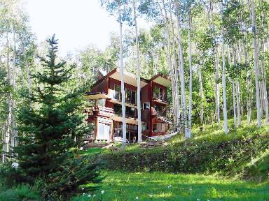 372 m² House