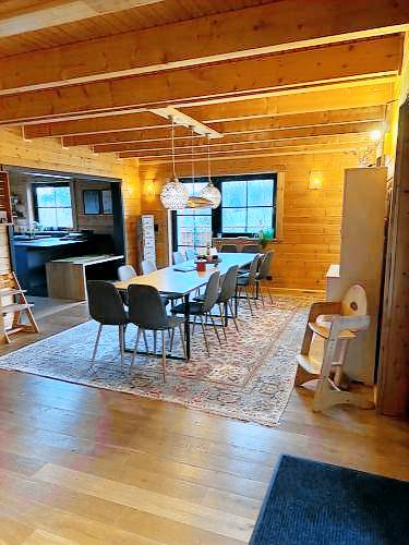 Blockbohlen HolzHaus mit Sauna, Outdoor Jacuzzi und BadeTeich — photo 5