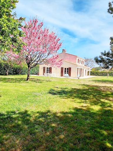 200 m² House