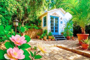 Hollywood Hills Guest House with Tree-Top Views Outdoor Patio and Garden