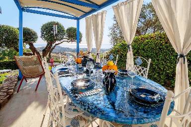 Appartamento con piscina privata, giardino e griglia | Vista sul mare
