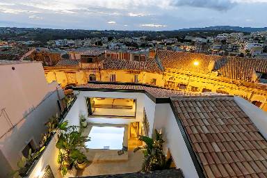 Ferienhaus mit privatem Pool, Garten und Terrasse | Stadtblick