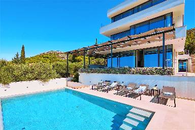 Villa mit privatem Pool, Garten und Terrasse | Gartenblick