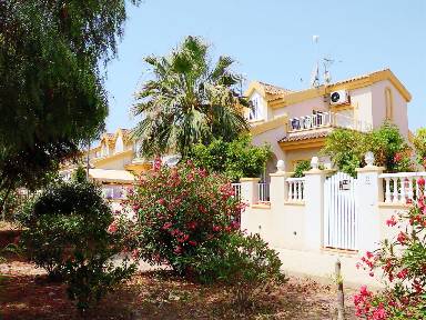Casa vacacional con piscina, jardín y terraza | Al lado de la playa