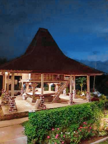Beautiful tent with terrace, yard & grill | Pet-friendly in Munduk