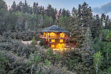Hut 226 m²