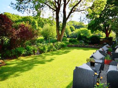 Cottage with garden | Water view | Pet-friendly