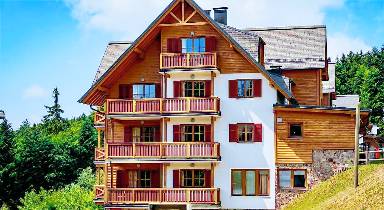 Kinderfreundliche geräumige Ferienwohnung mit Whirlpool, Terrasse und Pool | Nah am Skifahren | Perfekt für die Arbeit von Zuhause | Haustierfreundlich