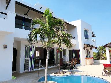 368 m² House