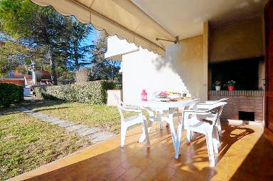 Magnifica villa adatta alle famiglie con griglia, giardino e terrazza | Vista sul giardino | Sono ammessi animali domestici