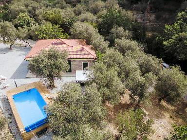 120 qm Ferienhaus mit Pool für 8 Gäste mit Hund in Cervo, Italien