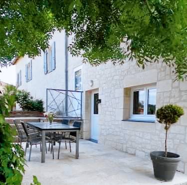 Rental apartment with pool in Cahors