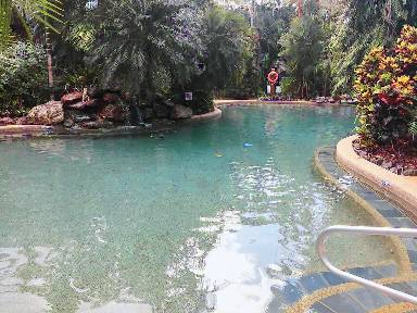 Apartamento con barbacoa, piscina y jardín