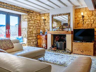 Cottage with garden | River view