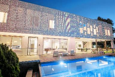 Villa with garden, private pool & terrace