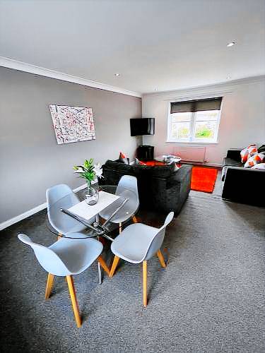 Apartment Renfrew