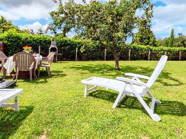 Ferienhaus mit eingezäuntem Grundstück für 4 Gäste mit Hund in Commes, Normandie
