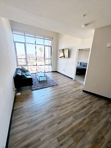 Hollywood Gem - Great Price, Prime Location