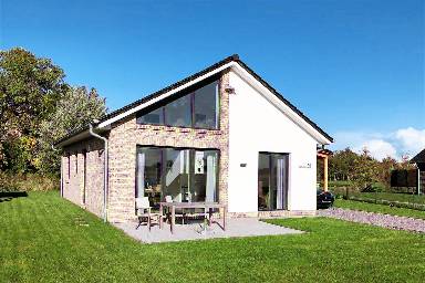75 qm Ferienhaus mit eingezäuntem Garten für 4 Gäste mit Hund in Sehestedt, Nordsee-Küste