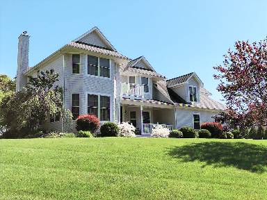 353 m² House