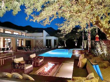 446 m² House